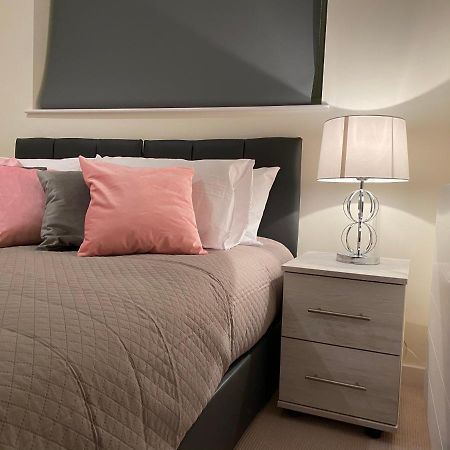 Amazing 2 Bed 2 Bath Private Apartment Watford  Eksteriør bilde